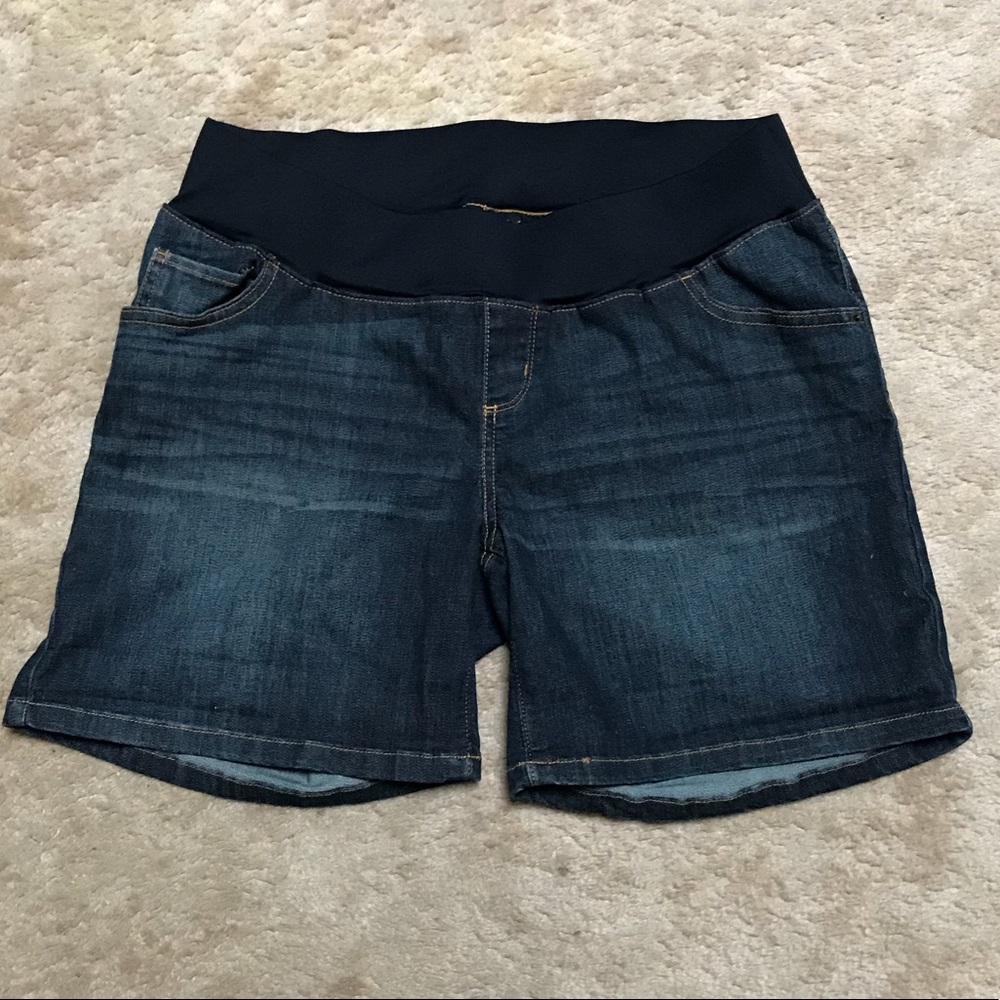 Liz Lange maternity jean shorts size S
